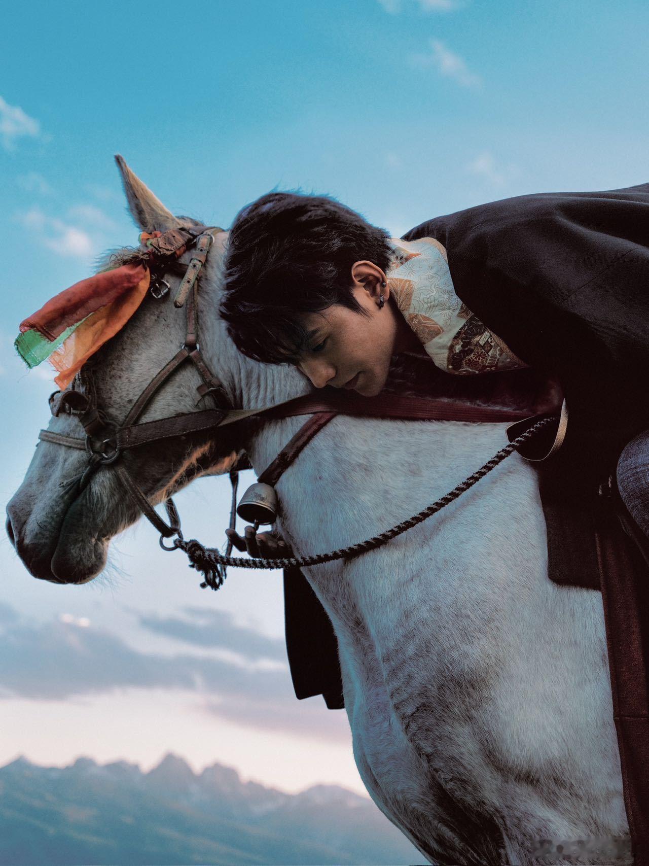 丁真亮相马年春晚开场表演 满心欢喜蹲守 2026 年总台春晚，就为了开场表演《马