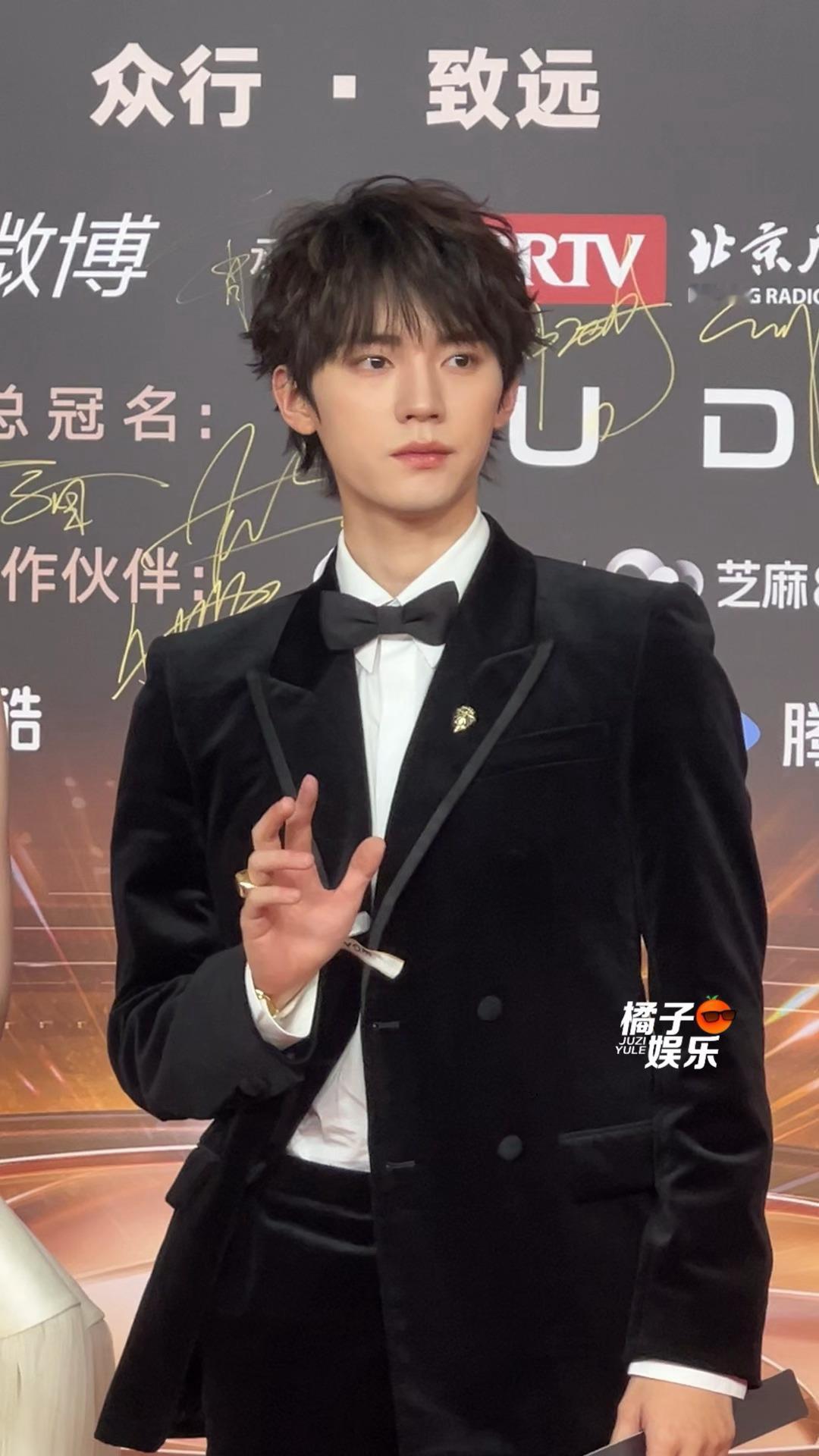 周翊然今天完全新郎级别[期待][期待]周翊然新郎级别 ​​​