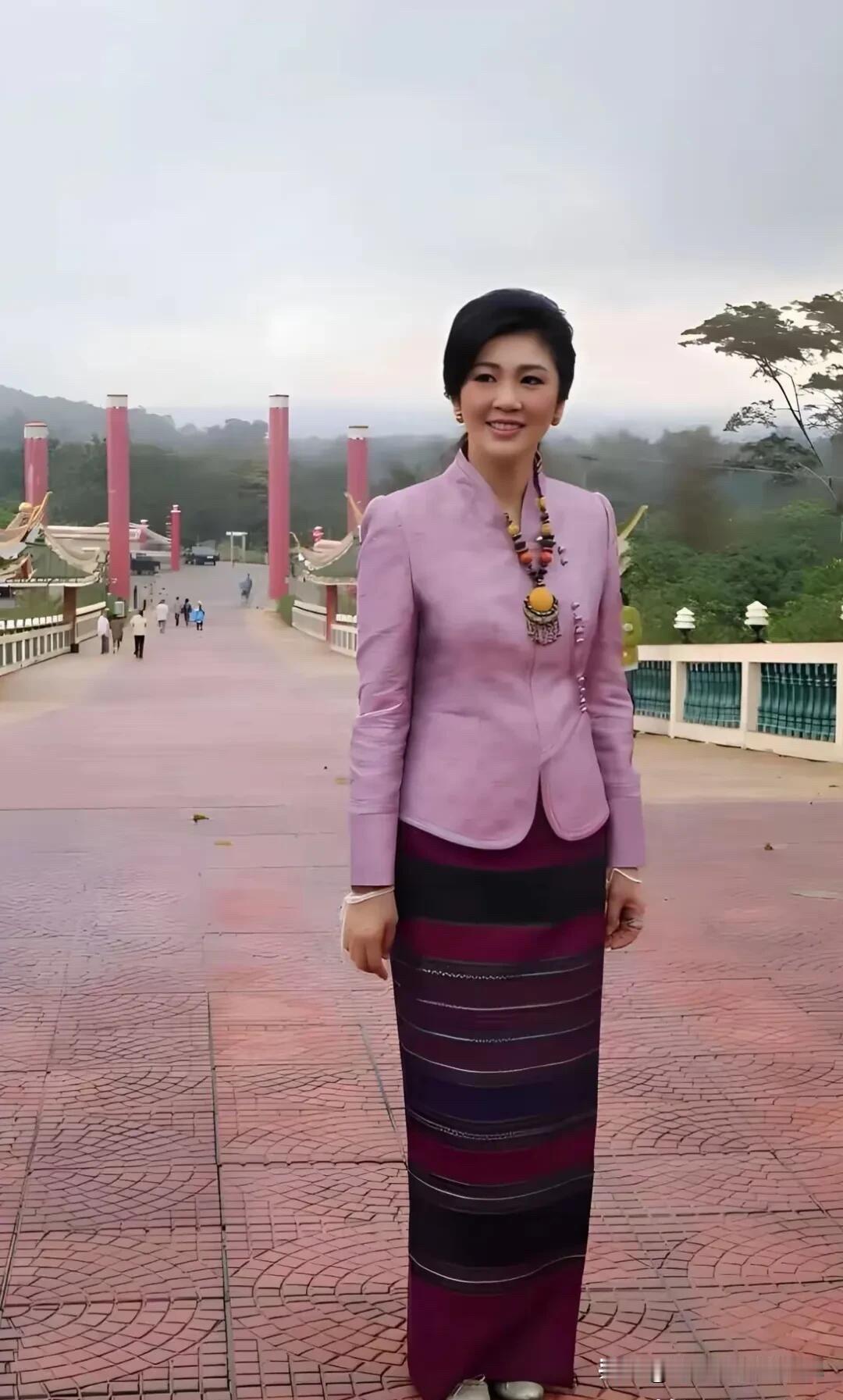 亚洲级别的美人，看起来气质就是不一般，跟那些女明星比起来，她是美艳的不可方物的那