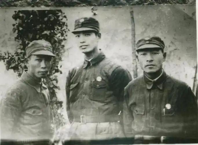 睢杞太抗日武装屡升主力离开，人数却越打越多，至1945竟达8000人
 
这在抗