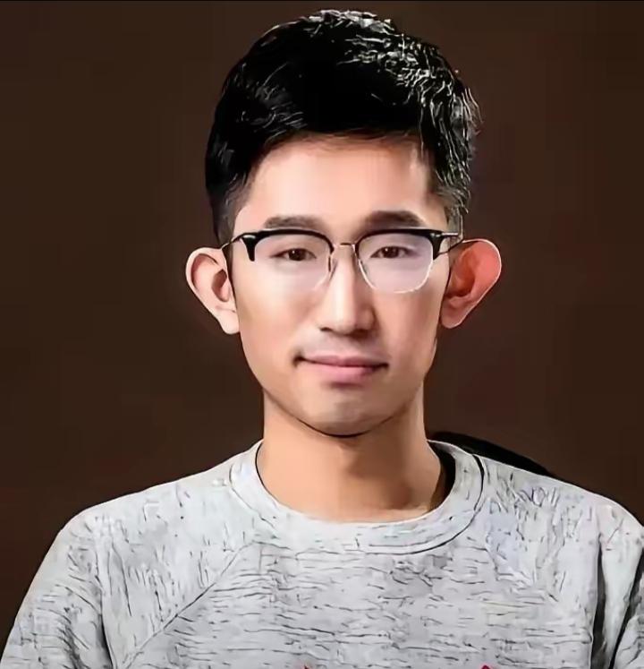 杨奇函，38岁，黑龙江鹤岗人，清华大学经济管理学院本硕毕业，伦敦政治经济学访问学