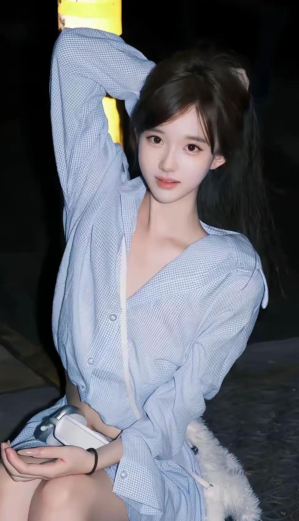 月色如水，美人如画。