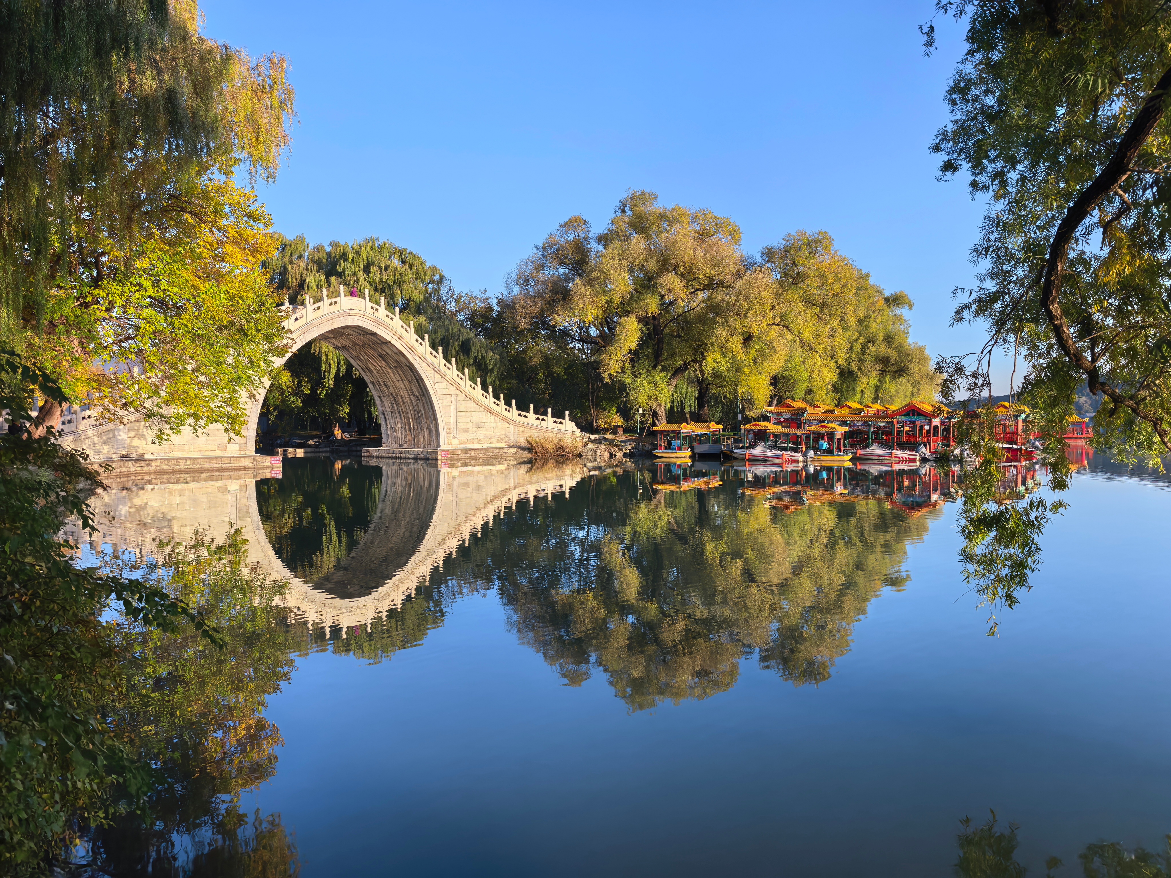 S-“慢牛”依然是在进行中，这个毫无疑问。所以，我们需要做的就是灵活机动的策略。