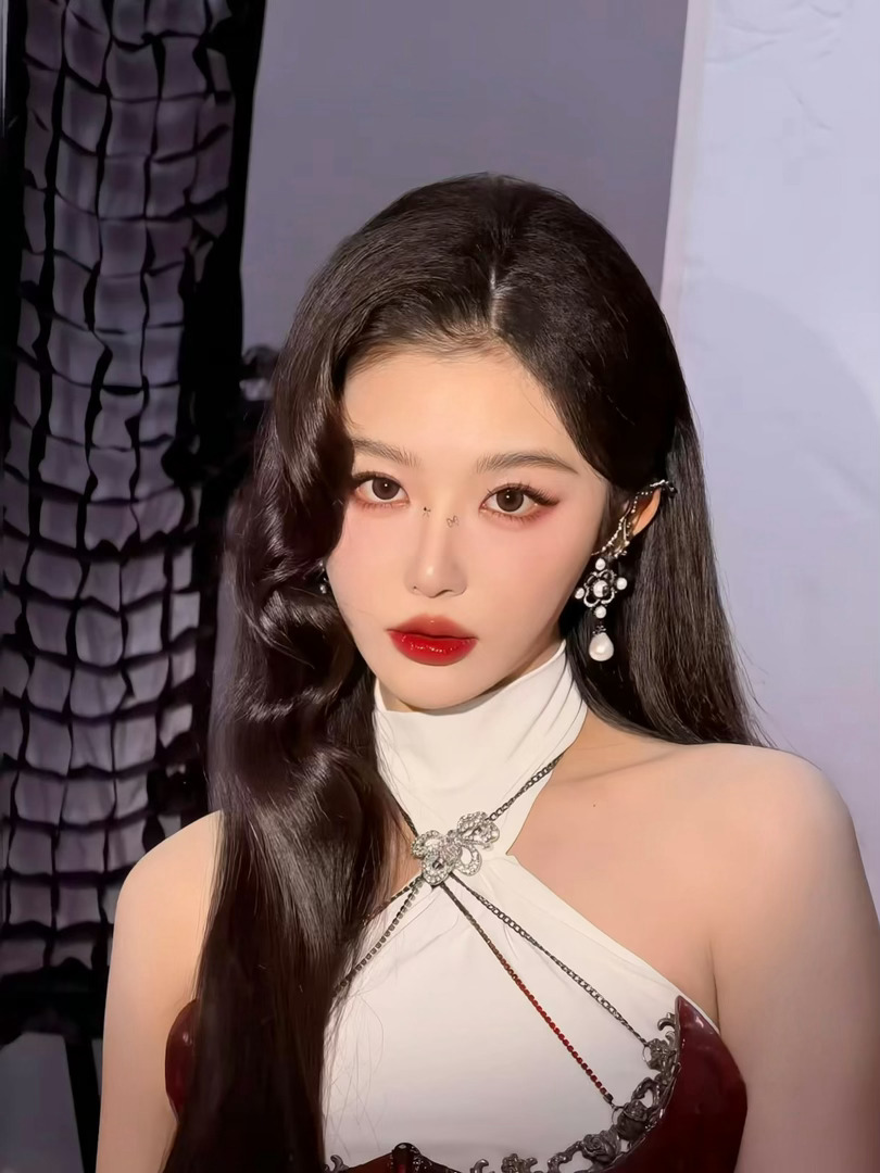 孔雪儿电子蝴蝶孔雪儿蝶塑你见过电子蝴蝶吗🦋孔雪儿这个爱豆妆美成神了好吧破茧成蝶
