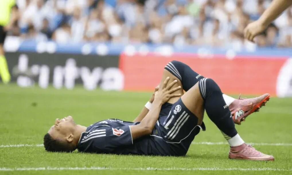 据《马卡报》报道，姆巴佩将缺席皇马周末西甲对阵莱万特的比赛。同时，罗德里戈已随队