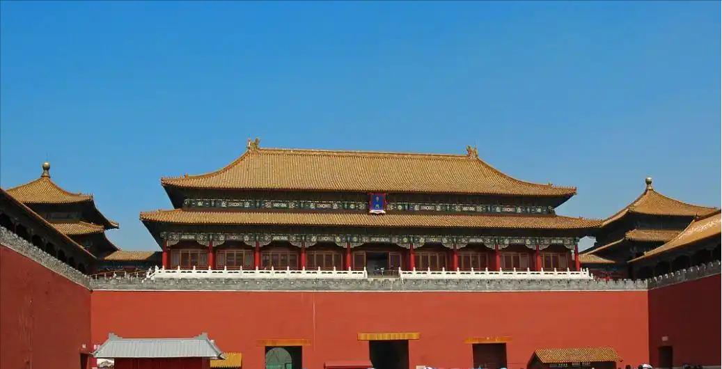 故宫缺钱到了什么地步，似乎永远入不敷出？故宫每年门票收入近8亿，文创收入大约15