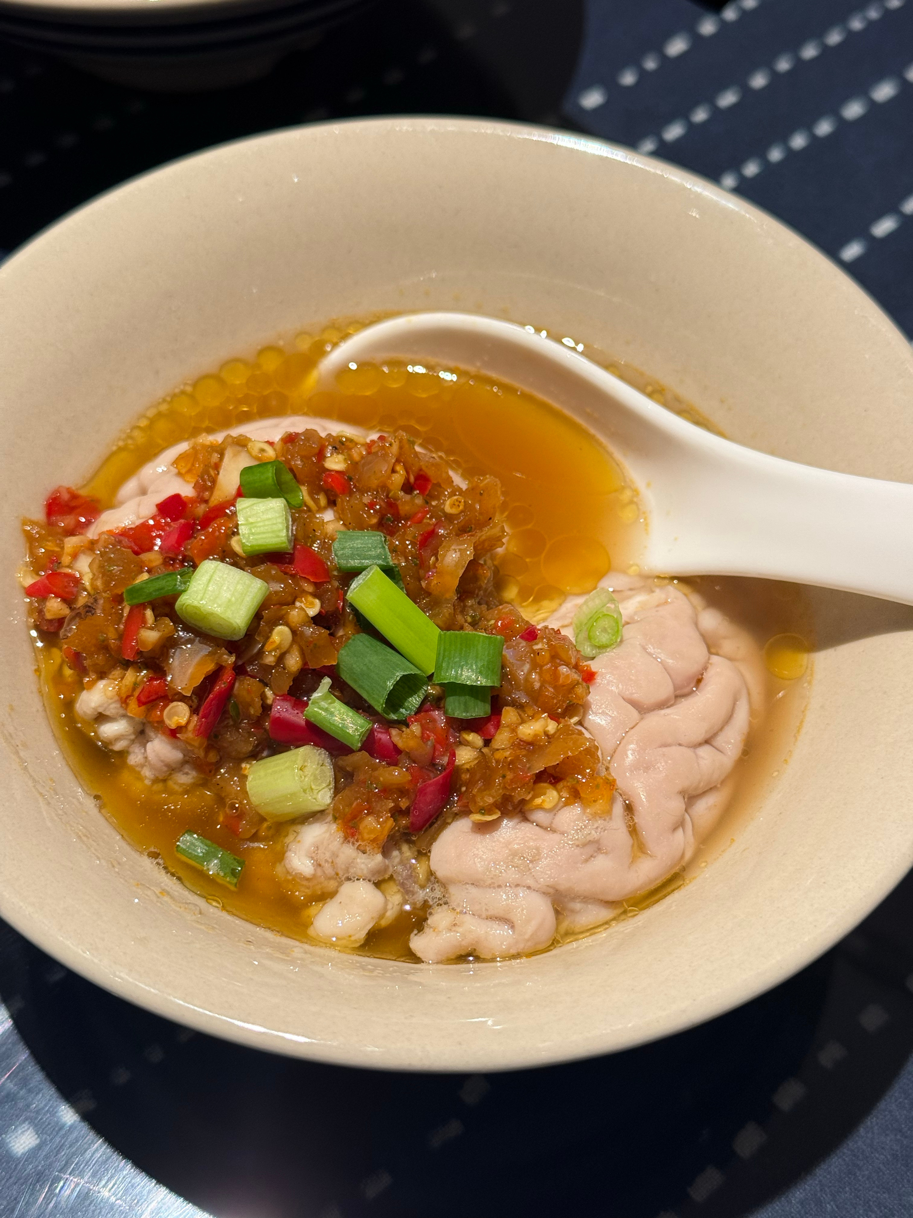 你们晚上吃什么？好久没吃脑花了，这家脑花真的好吃😋 