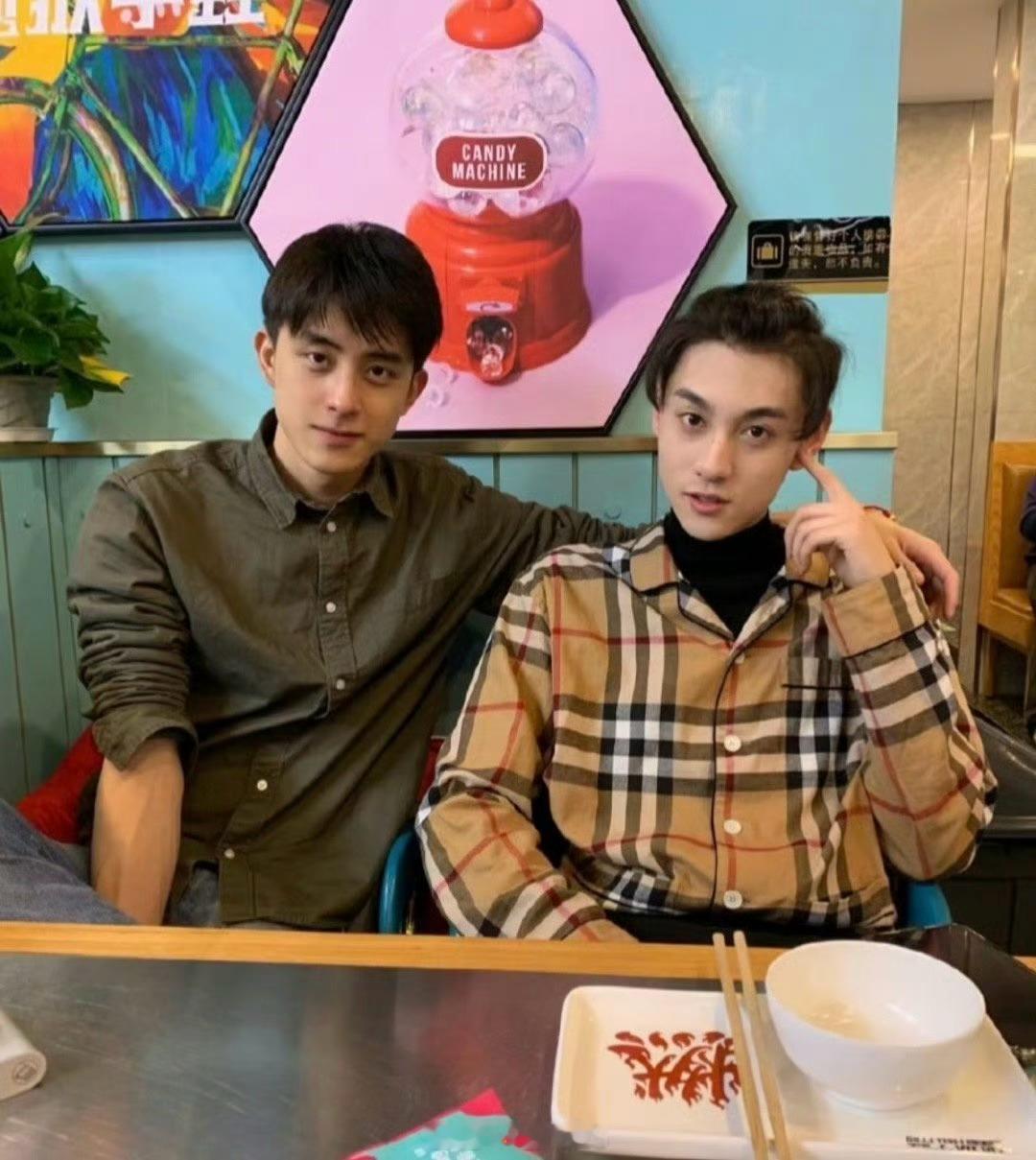 刚看了rs实时广场，敖瑞鹏和田栩宁竟然认识呢？