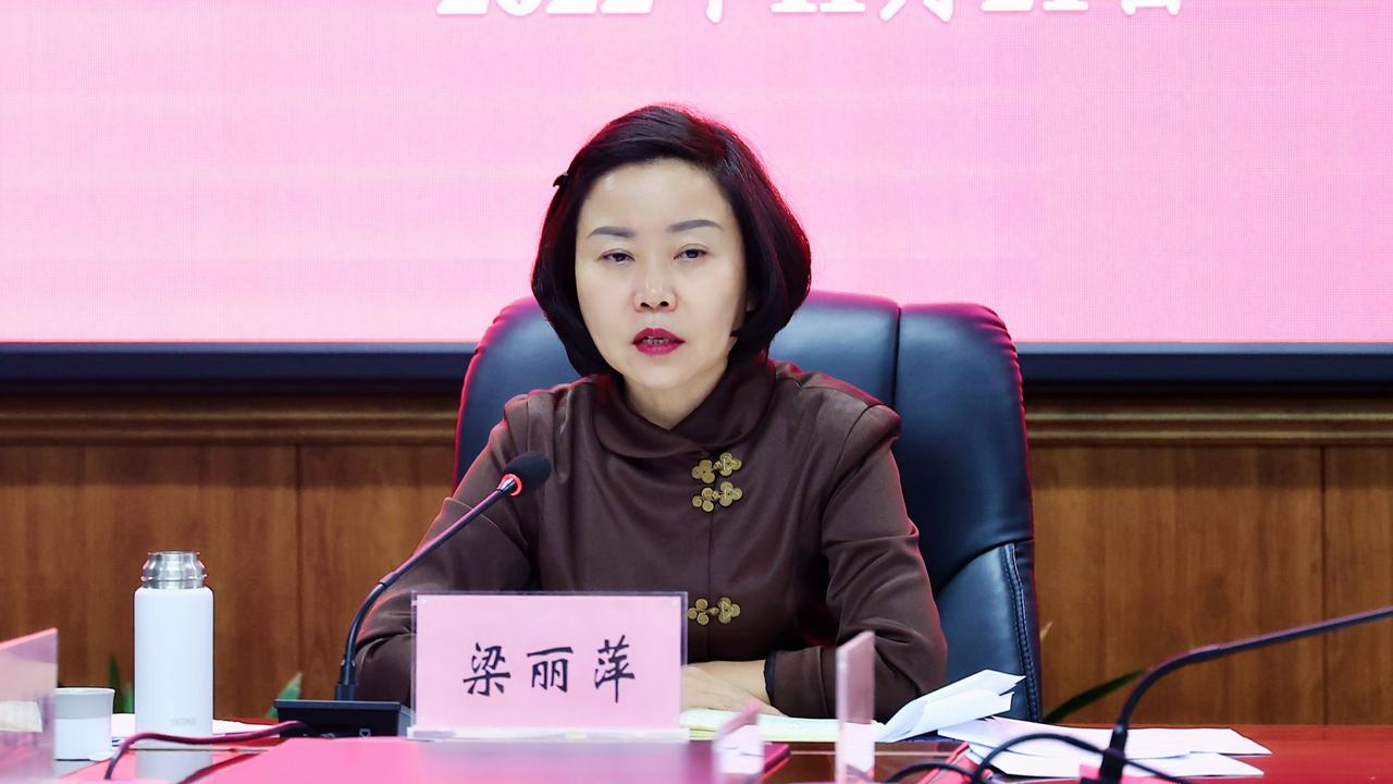 山西科技学院的女校长梁丽萍疑似提前卸任！

出生于1966年11月的梁丽萍，距离