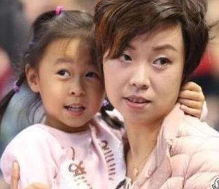 2009年，28岁的世界乒乓球冠军张怡宁嫁给了48岁身价300亿的香港富豪徐威。