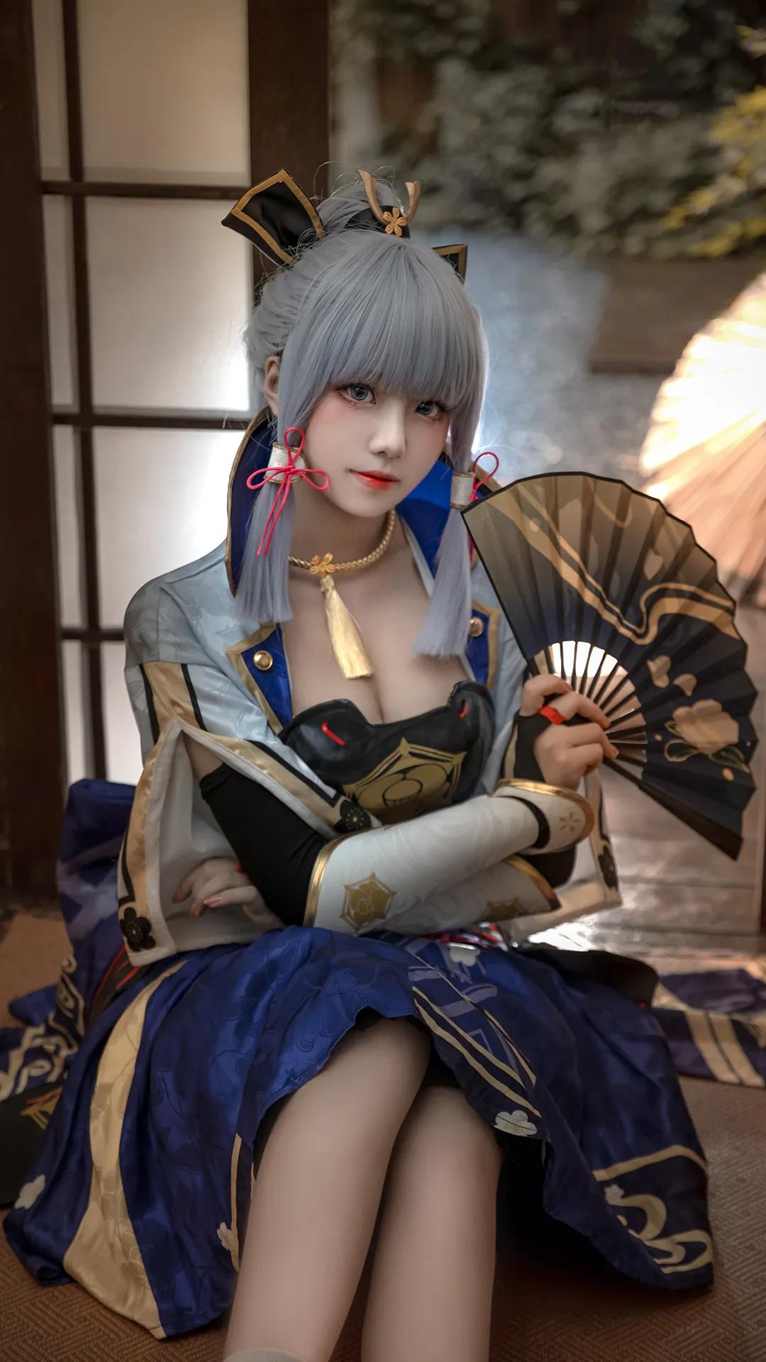神里绫华:静若处子动如脱兔，提瓦特拔剑最快的女人!  