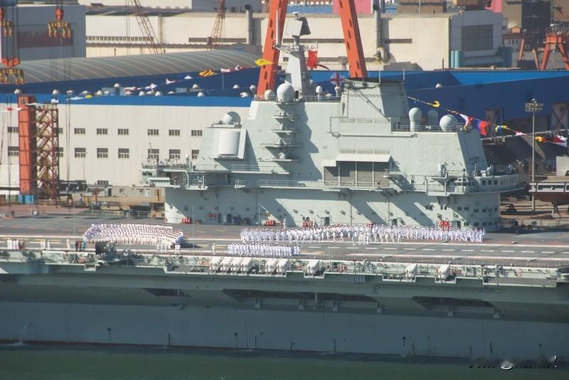 航母优势体现在多方面。美国《国家安全杂志》称美航母有优势，比如人员因长期实战化训