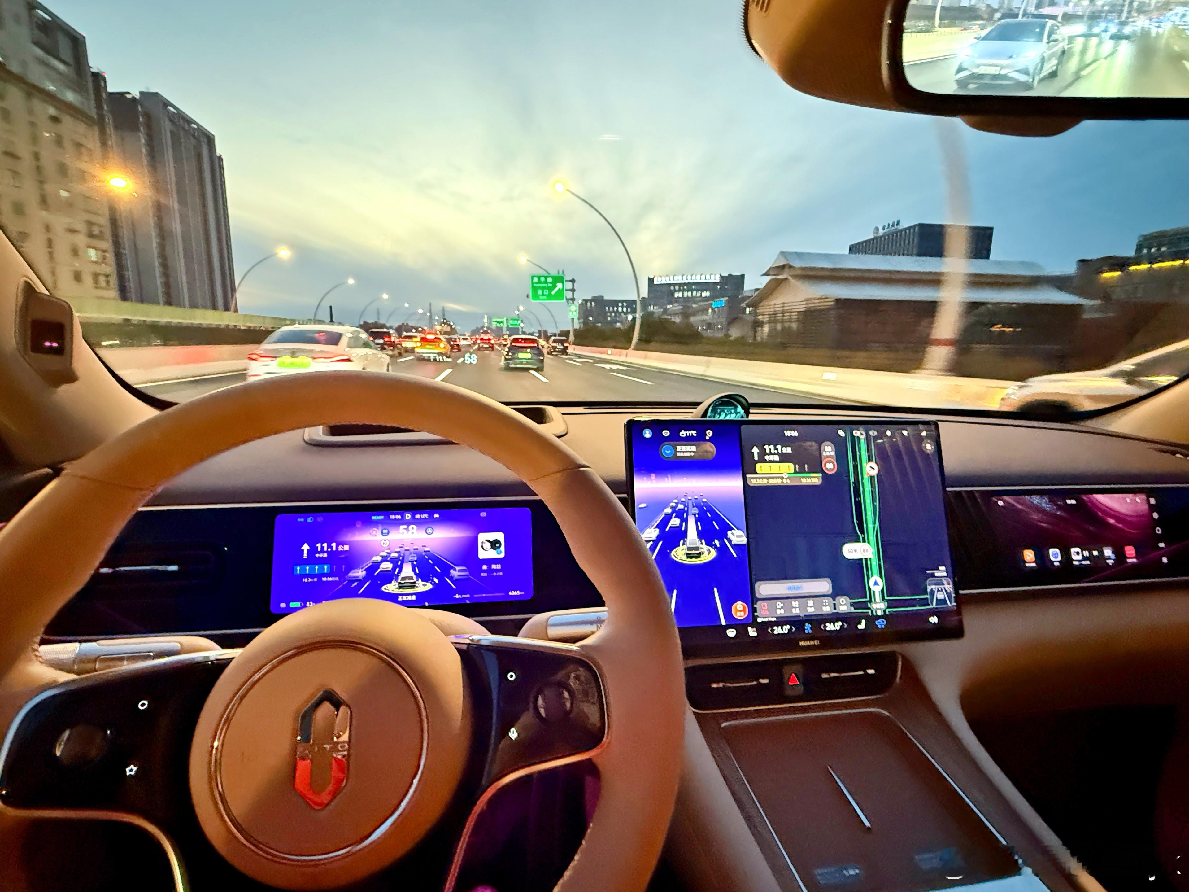 一个月能卖接近3万辆的问界M7纯电版占比更是超过了一半这次拿了台纯电顶配，必须仔