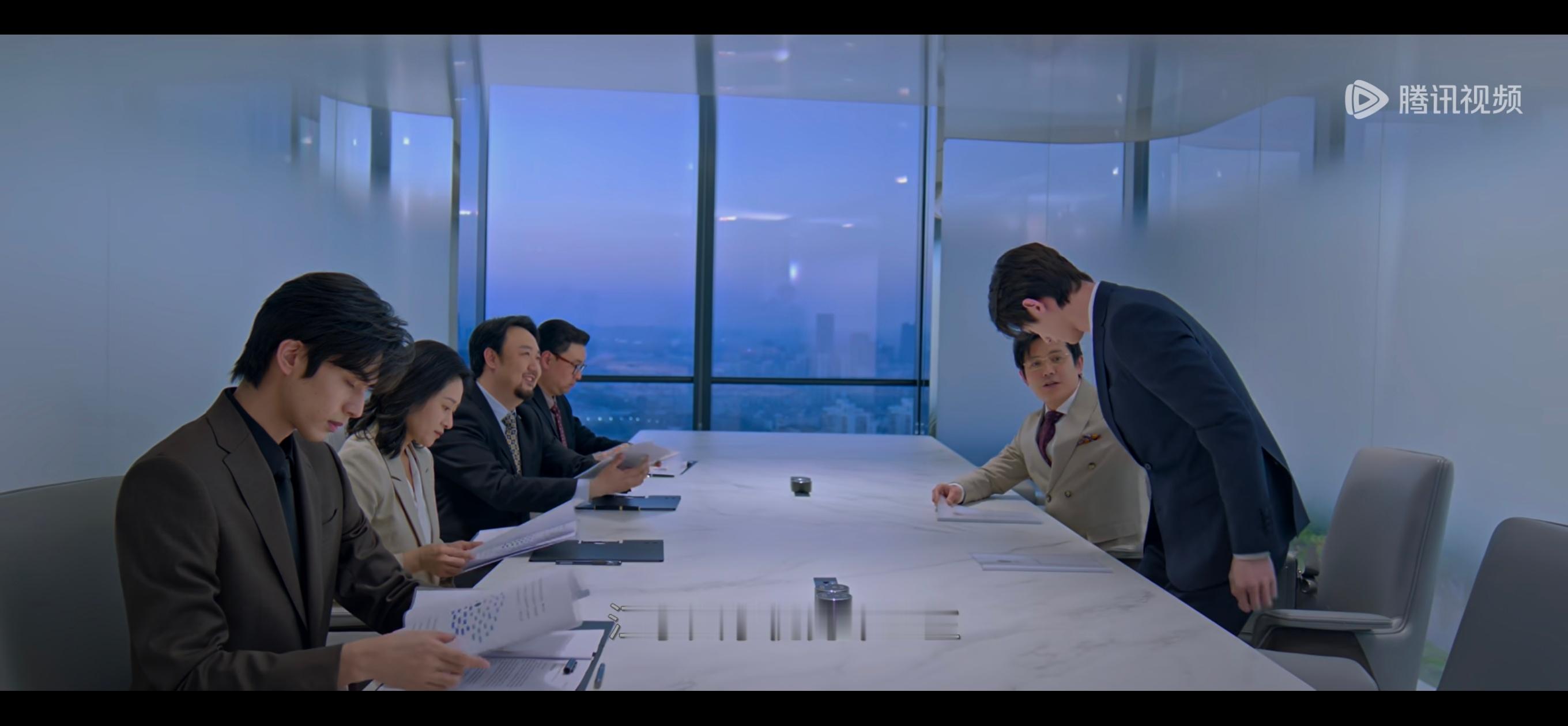 寒门学子现实中得多优秀才能刚大学毕业就去大公司当经理、跟着上桌谈业务？想象不出来