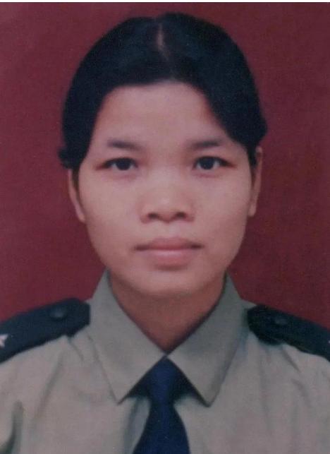 1997年，毒贩赵勇夫妇被抓。22岁的警察严婷，听见赵勇在关押室里大喊大叫。她放