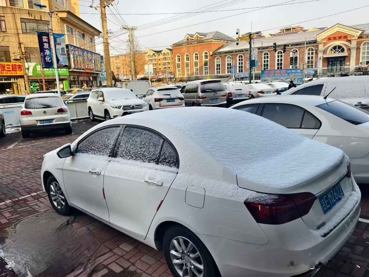 冬日生活打卡季说好的下雪呐？都下哪里去了呀？就这一点儿也把我激动的够呛!这哪里是