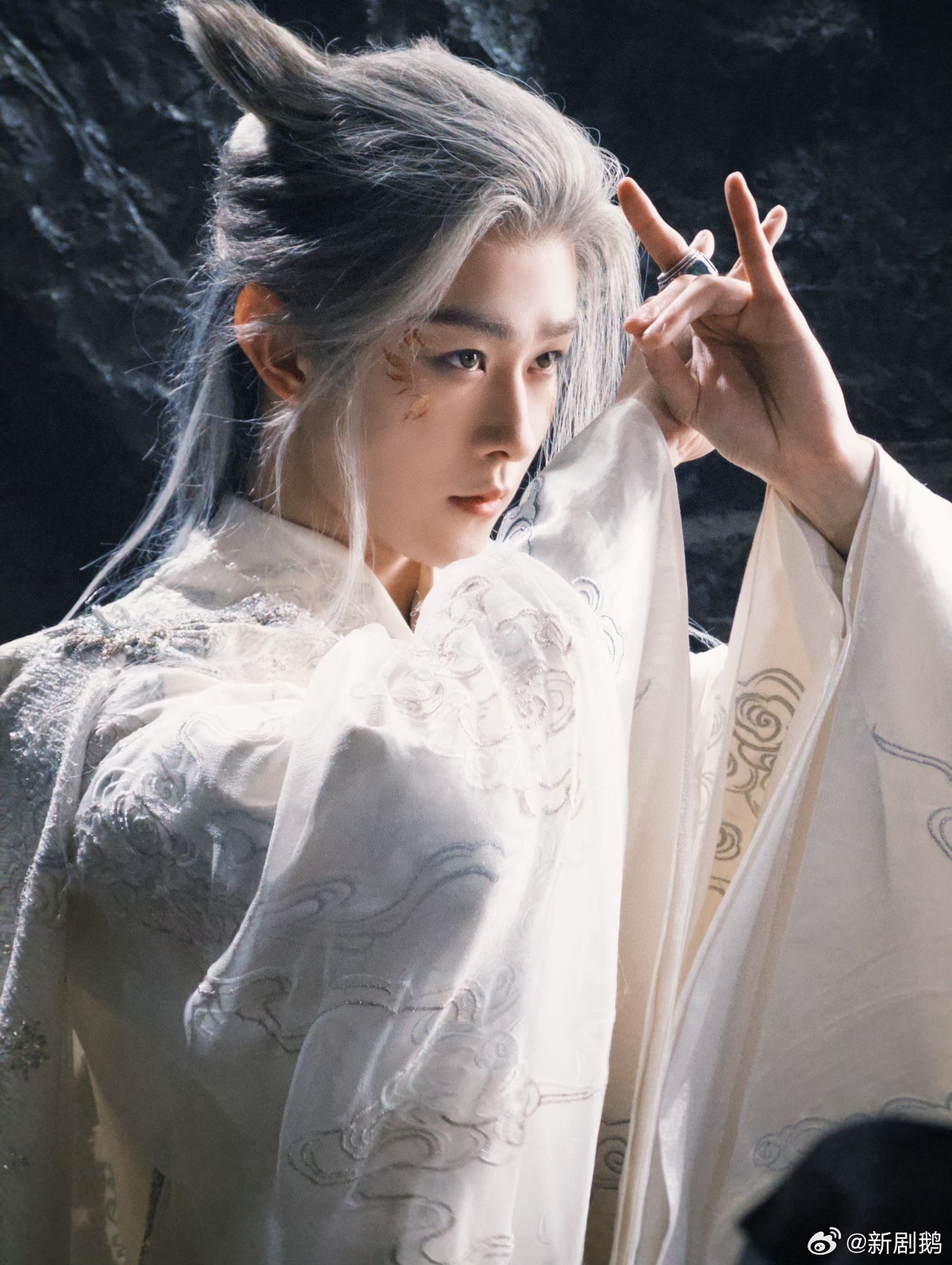 田嘉瑞演的男狐狸短短片段就被圈粉！田嘉瑞把男狐狸演得鲜活又立体，少年感与狡黠感平