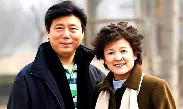 74岁无儿无女，宋春丽把亲侄子养了20年！如今侄子一个举动，让全网直呼：这比亲生