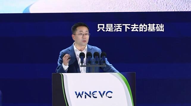 深蓝汽车邓承浩表示，新能源汽车淘汰赛马上到来，年销300万辆才能活下去。
我们来