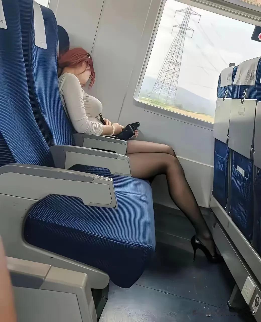 到站了，我该不该叫醒她？