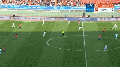 山东泰山 上半场2:0领先，这半场比较轻松，看的出是精心准备的战术，稳固防守后，