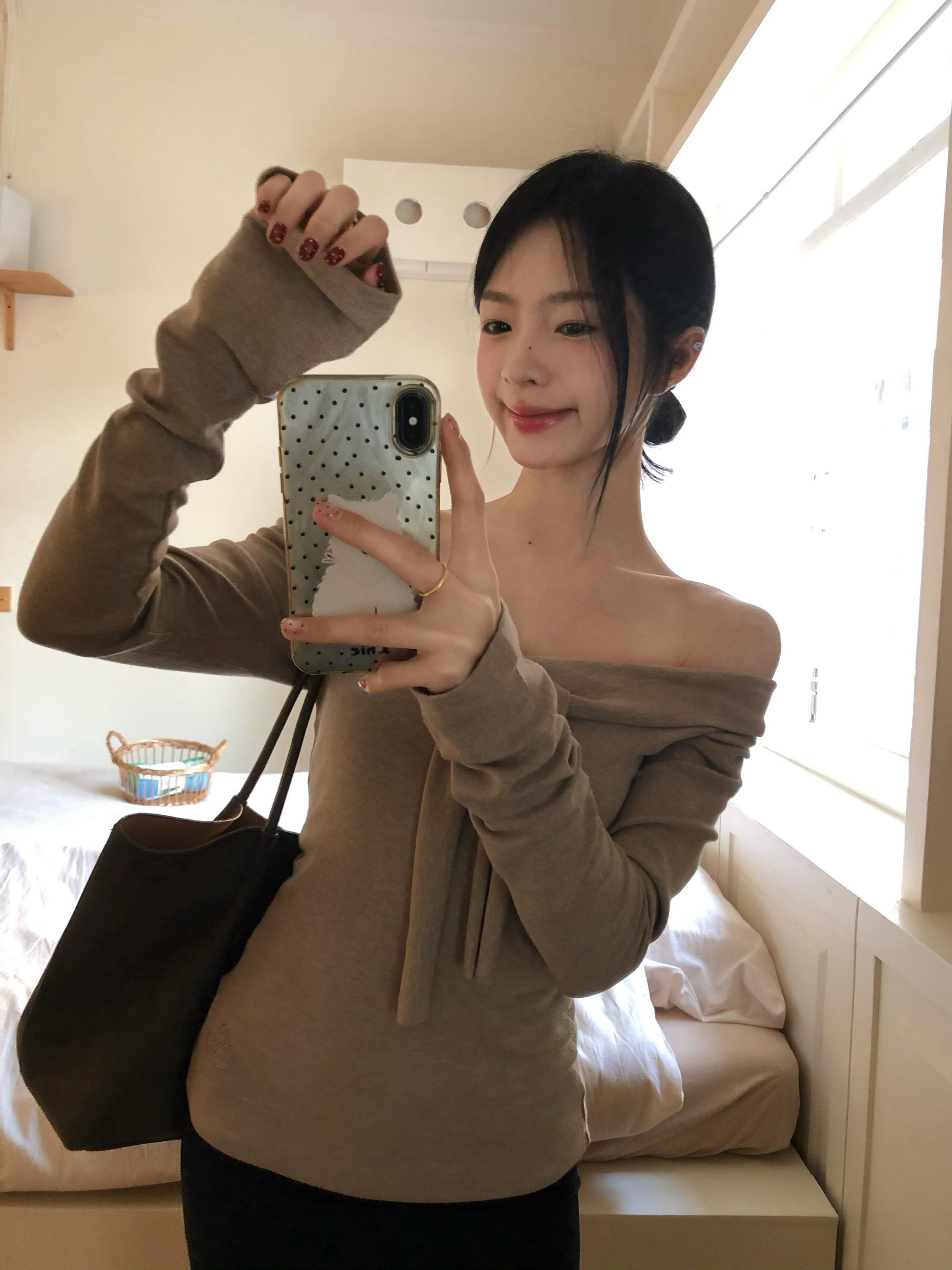 做了好看的美甲我就这样对镜拍