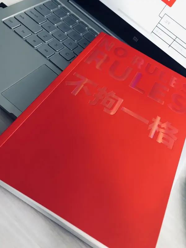 怎样才算一个人活明白了？我觉得有几个表现。
不较劲是其一。以前总爱争，争到最后身