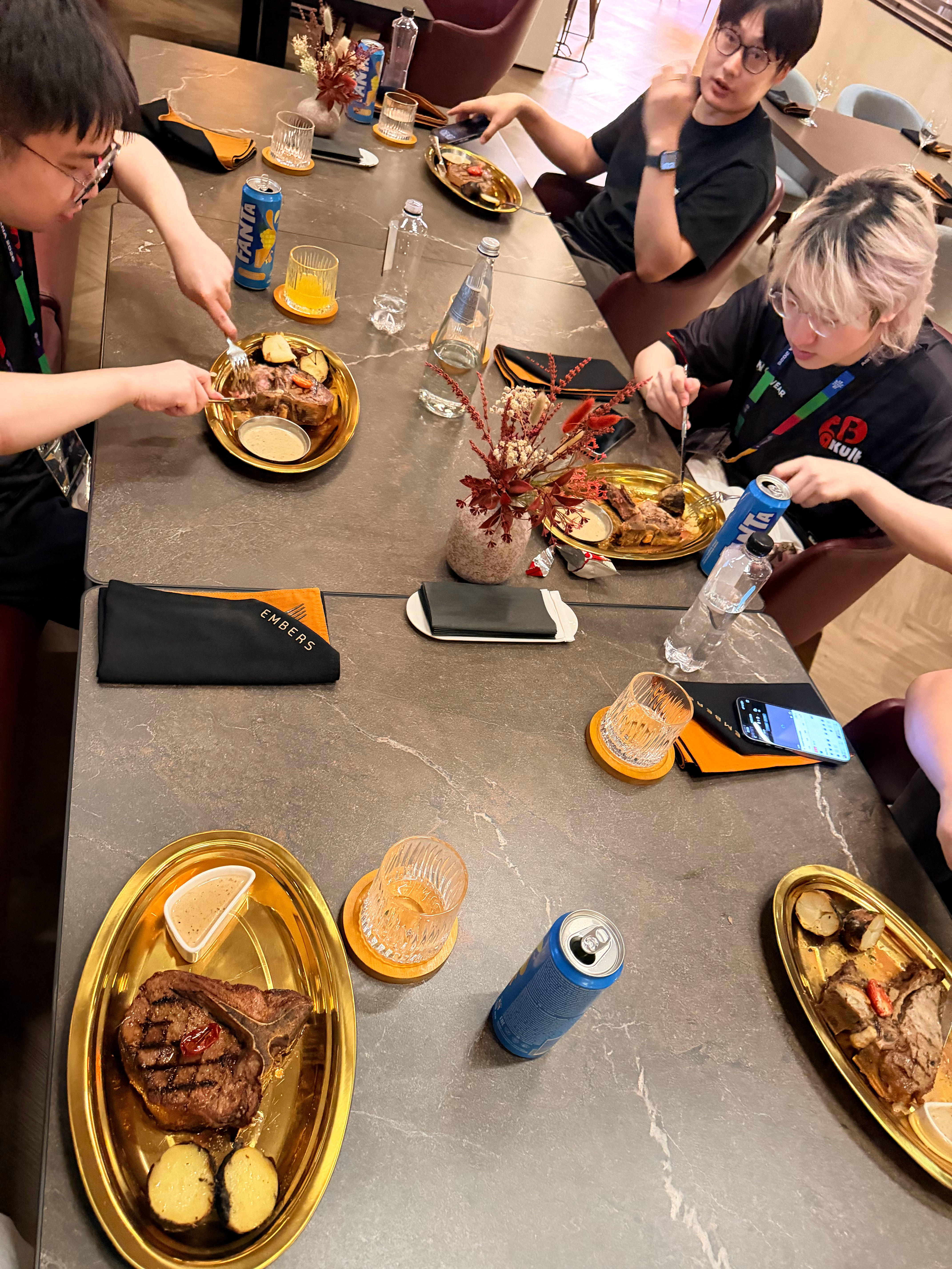 忆往昔，有些人没变，有些东西变了 （图1是今日晚餐，图2是2023柏林major