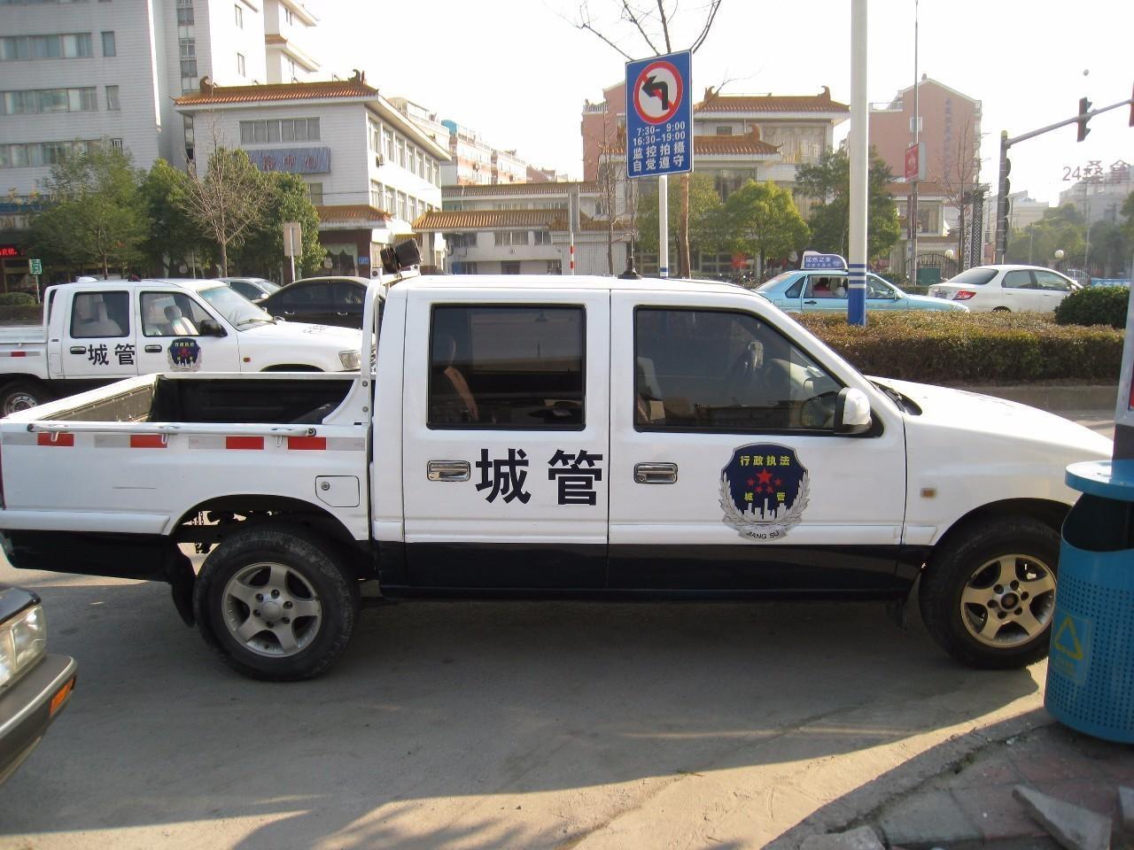 城管执法，哪个城市里都有，辆执法车喷上“城市管理执法"的字样，从来不是为了私事，