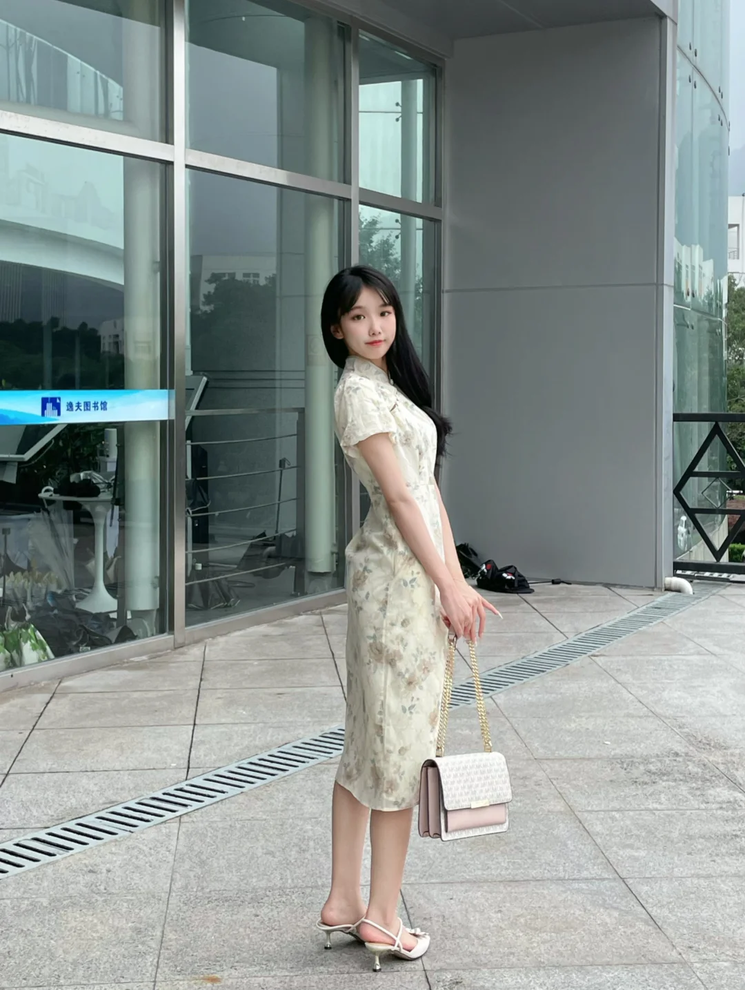 穿成这样去上学