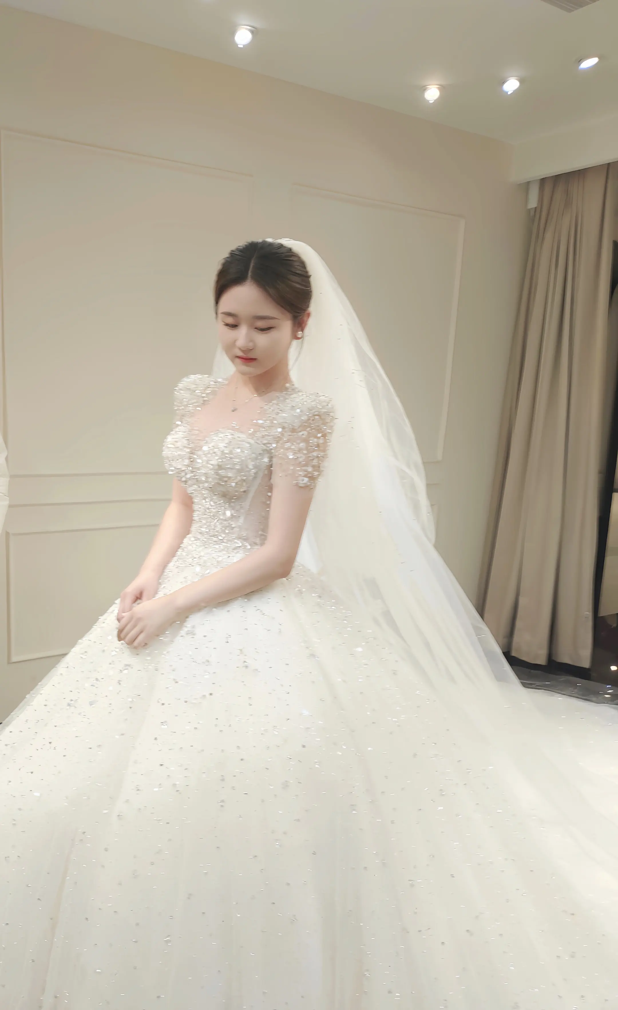 果然还是穿上婚纱最好看