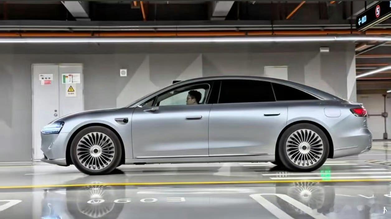 银色享界S9果然高级精致 享界S9