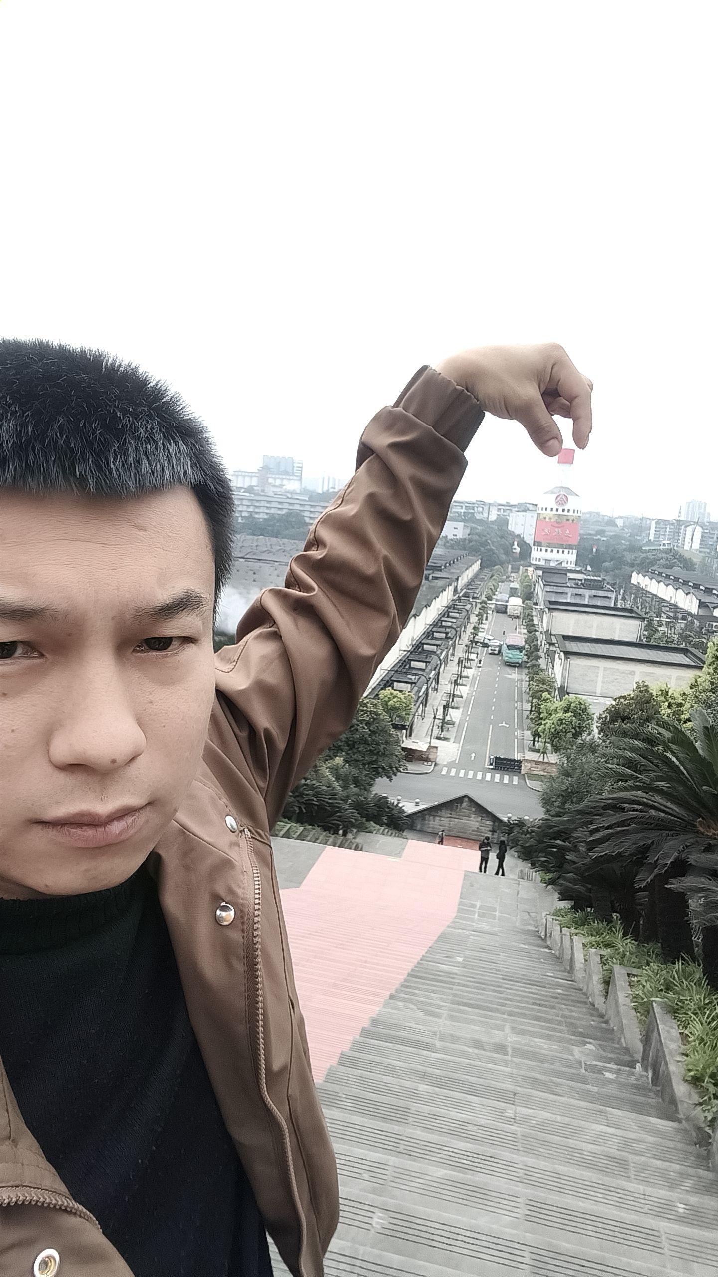 宜宾的兄弟们，今晚提瓶子喝哦