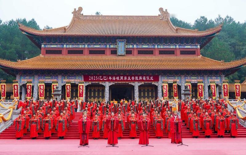 [熊猫]新加坡联合早报10月27日写道：“在台湾光复80周年纪念日后，中国大陆官