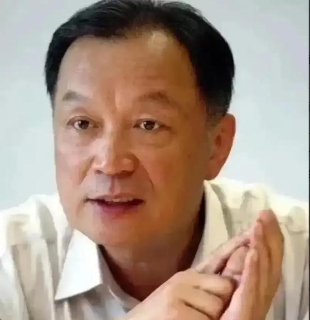 温铁军曾直言不讳：美国早已把中国的两层外衣狠狠撕掉，可直到今天，国内还有人执迷不