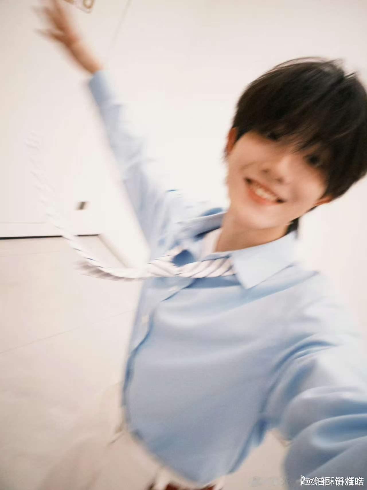 花少导演收到苏新皓粉丝安利 花少导演也被粉丝安利到苏新皓了！不过这么真诚可爱善良