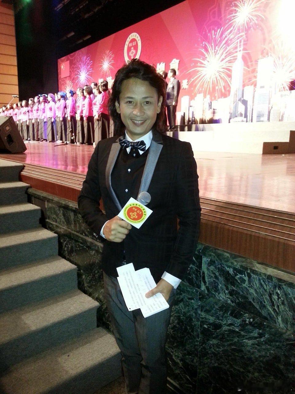 黃澤鋒經歷過一段失敗婚姻，與首任太太Winnie於2004年離婚，2010年再與