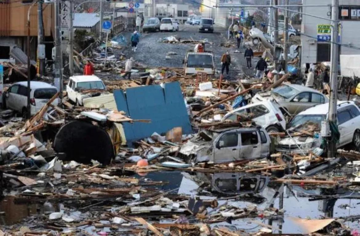 哎听说了吗？日本那边刚刚连着震了好几次，动静特别大。先是来个7.5级，紧跟着又震