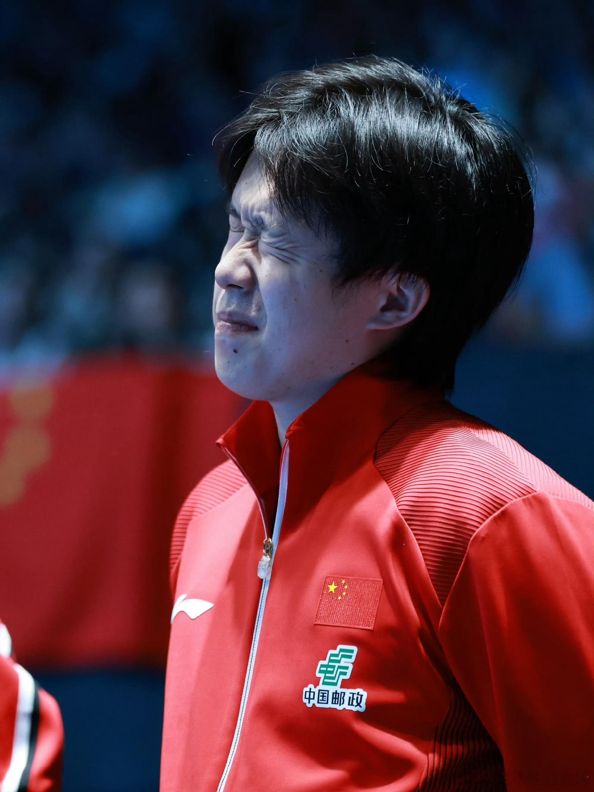 国乒男团陷苦战女团全线飘红伦敦世乒赛的硝烟正浓，国乒赛场却呈现出截然不同的两种光
