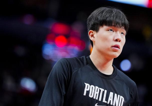 12月6日讯 NBA常规赛，开拓者116-122不敌活塞。媒体人：“今天开拓者又