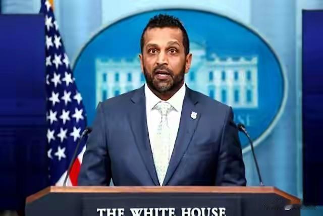 一把菜刀的理论！
菜刀常见，我们用来切菜做饭，但您非要用来杀人自杀，是菜刀的错吗