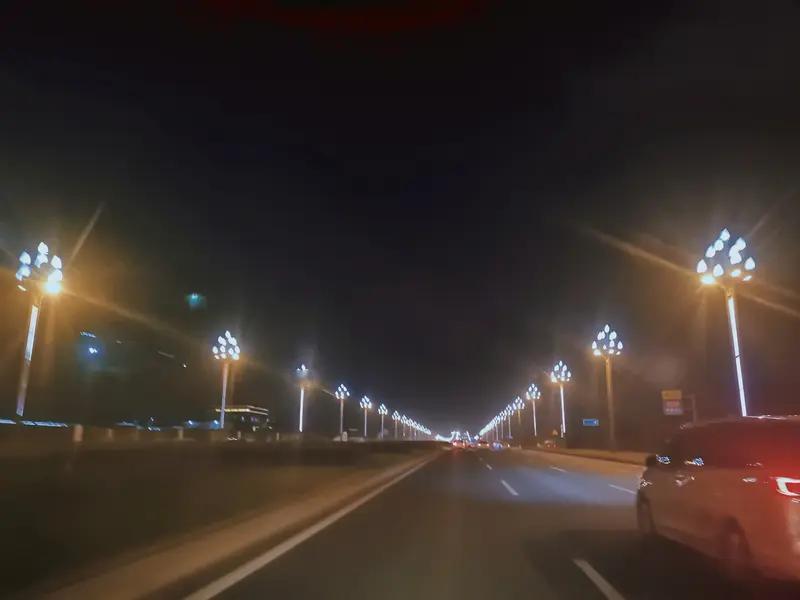 人生怎样过才有意义？这就像一道没有标准答案的题。我觉得，首先得和自己深度连接。得