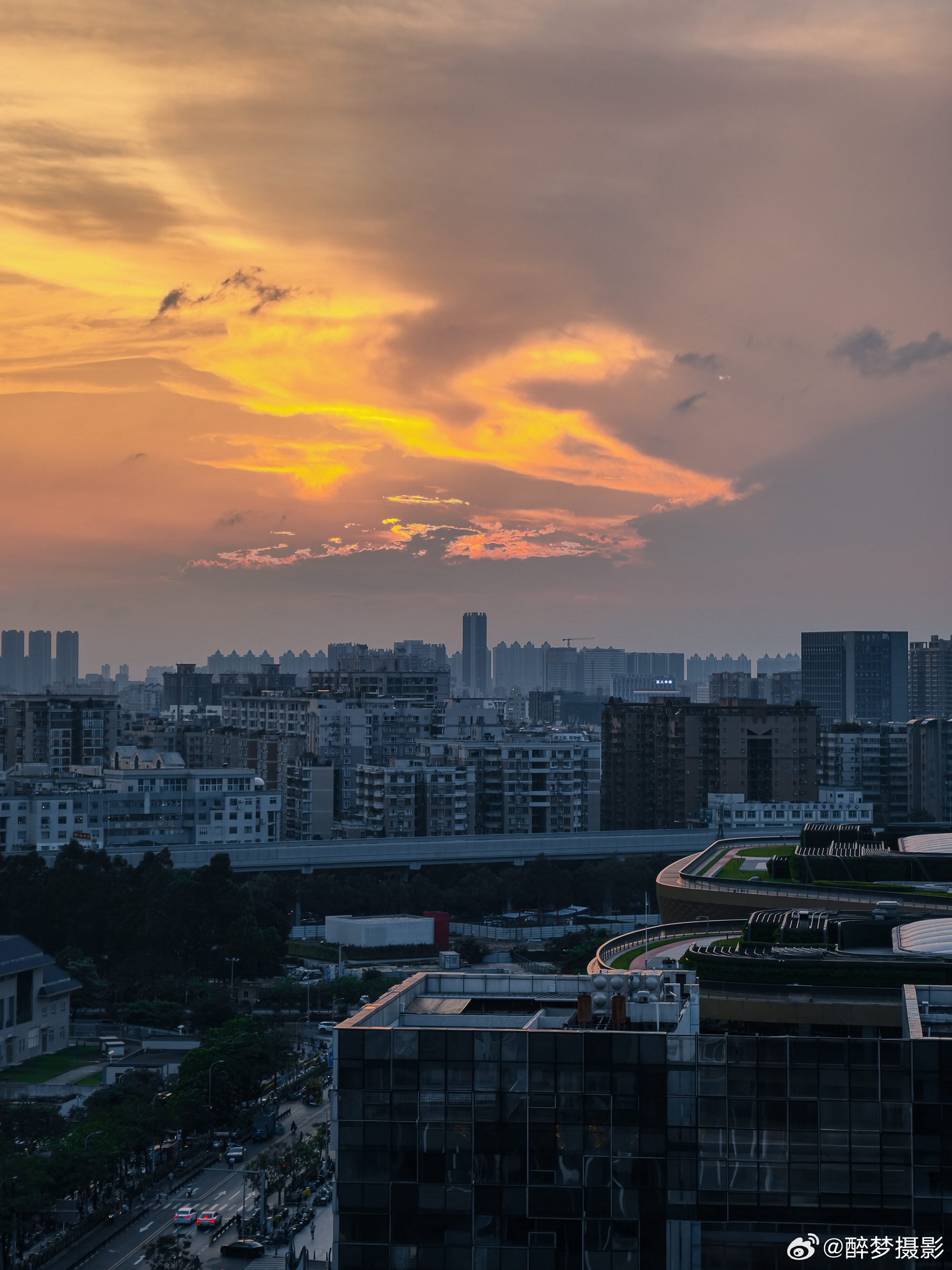 来自黄昏的温柔，昨日份的日落天际线🌇手机摄影日落是最高级的浪漫 广州·白云