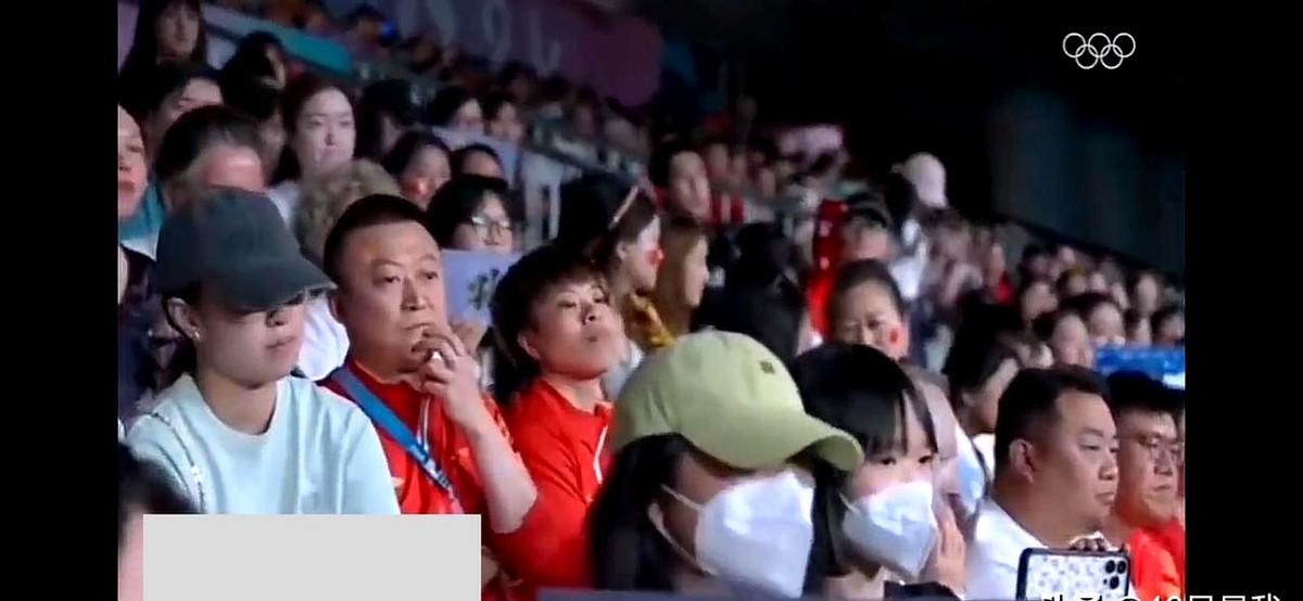 陈梦夺冠全程面无表情，她到底在想啥？

巴黎奥运女单决赛，陈梦对阵孙颖莎。现场氛