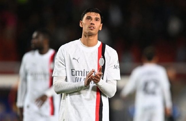 阿达尼张口就是赖因德斯能接班莫德里奇？真是看热闹不嫌事大。赖因德斯确实进步不小，