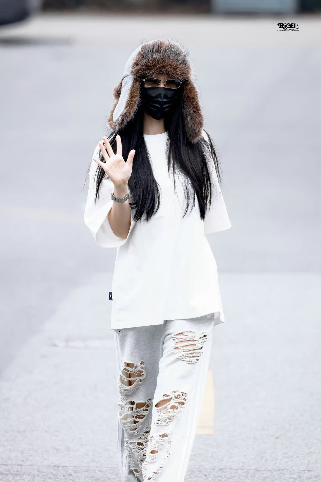 虞书欣今日ootd，今天是妈见缝的裤子虞书欣