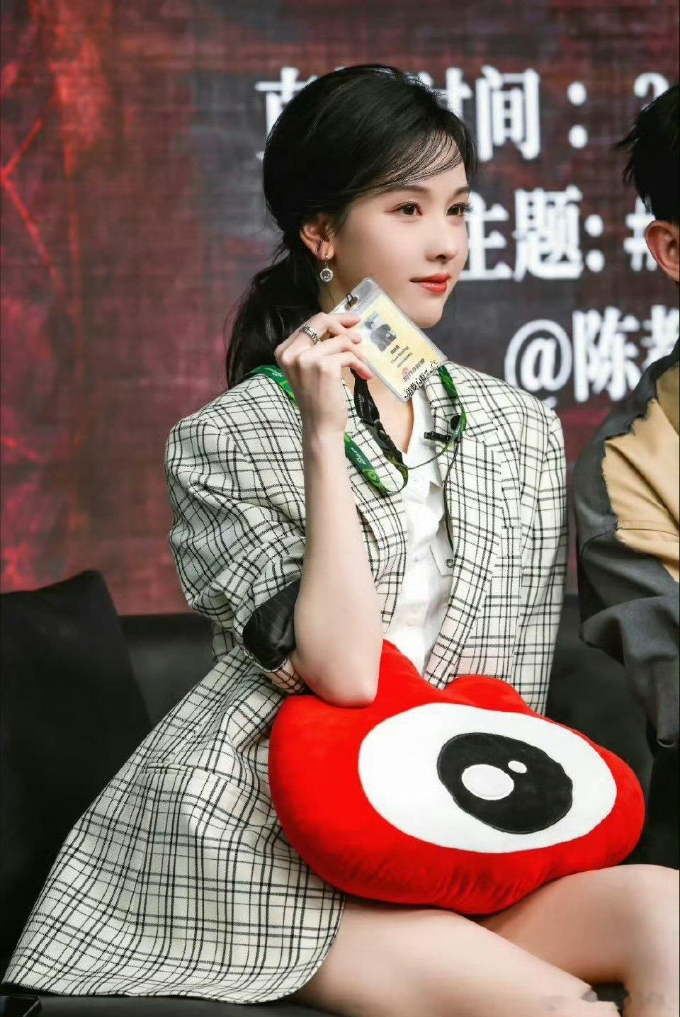 如果陈都灵突然拿高跟鞋踩我的话陈都灵是会帮我写作文的 如果今天这个陈都灵突然想要