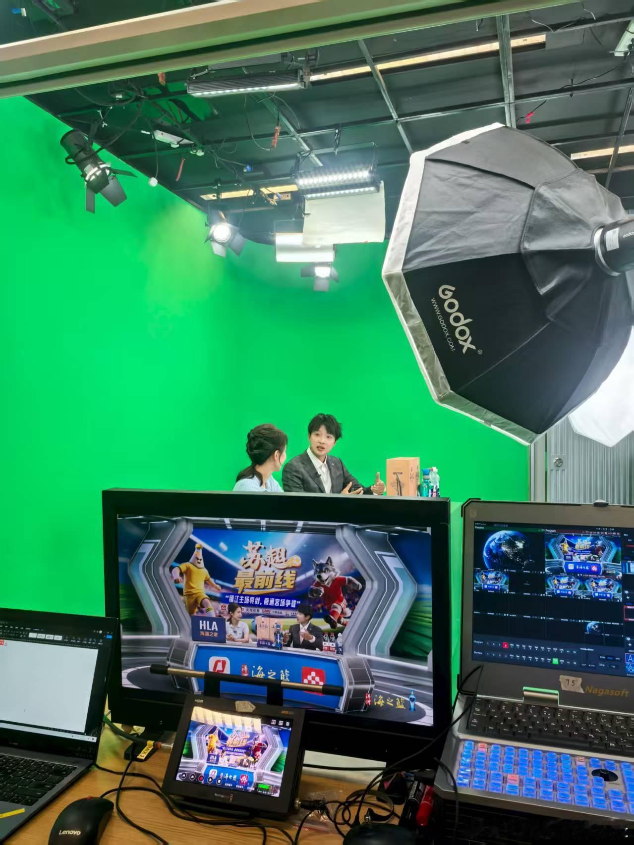 很开心和一起主持《苏超最前线》，苗霖一直是我特别欣赏的一位小师弟，我们认识6年了