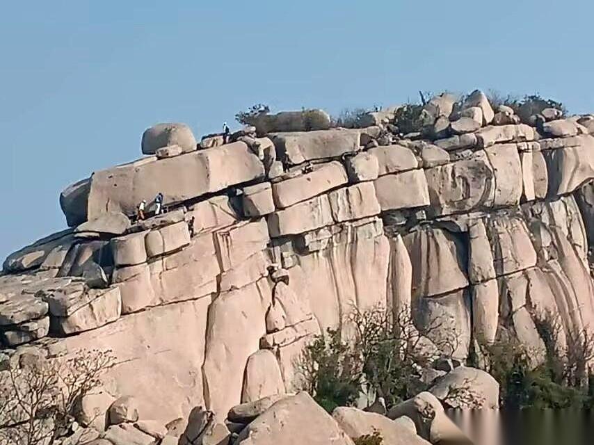 这事儿吧，说白了就一句话：你把路修到人家门口，人家连门都不开。
你看看邹城，又是