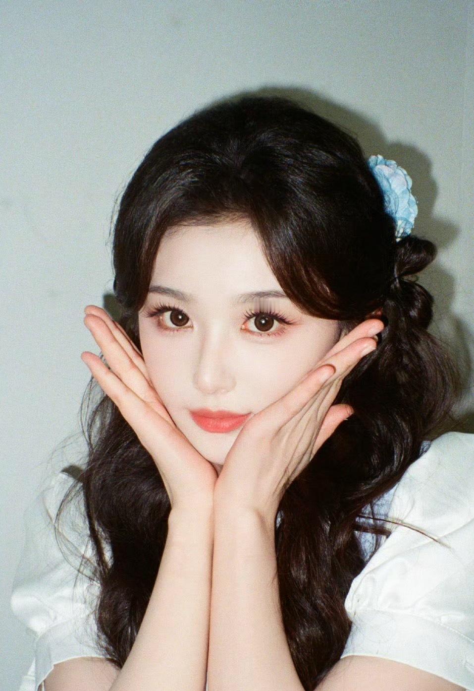 邓凯把孔雪儿扛在肩上孔雪儿孔雪儿孔雪儿